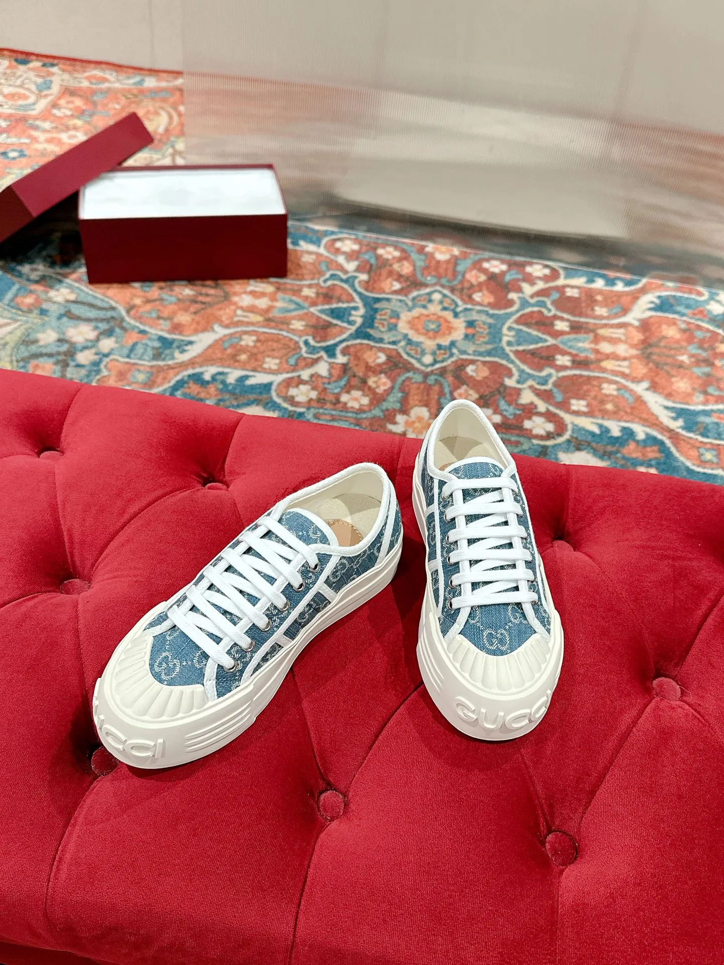 👟👟Ex-factory price 520👟👟 Women's models are new🆕 Arrival Gucci tennis 1977 classic Loft series canvas shoes... 2025 hot recommended model, G+1977×Disney cooperation series... GG canvas is made of finished products and incorporates brand elements. The retro style is rich, the classics and feelings are perfect for recall! Each color fabric developed by the original version is customized by the original version, and we pursue the ultimate in large-scale products! Market-level top version ⚠ Fabric: Customized GG cloth electric embroidery/5D washed distressed canvas Lining: Customized terry cloth lining (the feet are fitted and cannot be disassembled) Outsole: Original molded TPU two-color outsole Size: 35-40 (41 customized)